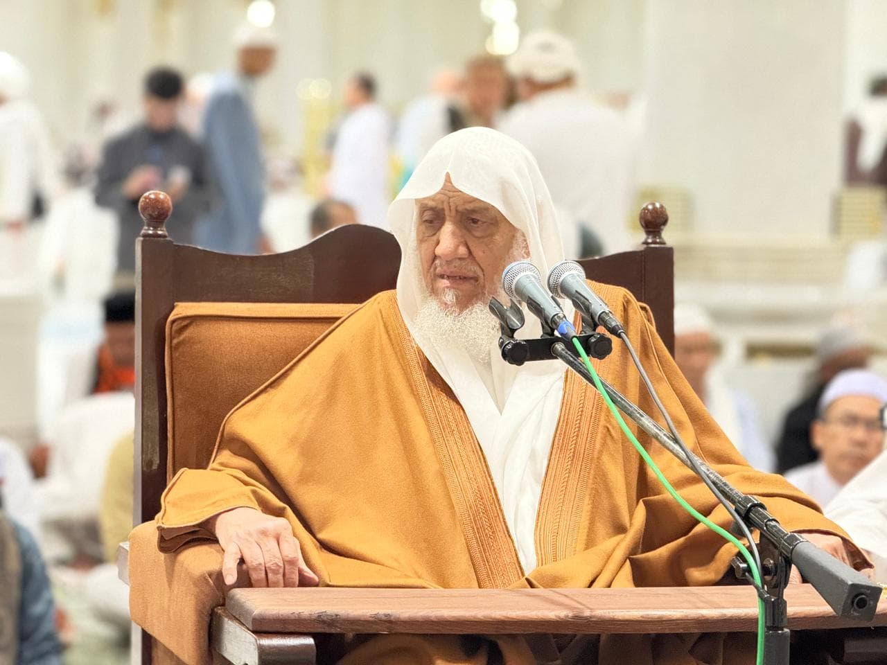 من قوله تعالى: {هُوَ الَّذِي أَنْزَلَ عَلَيْكَ الْكِتَابَ مِنْهُ آيَاتٌ مُحْكَمَاتٌ هُنَّ أُمُّ الْكِتَابِ} (222)